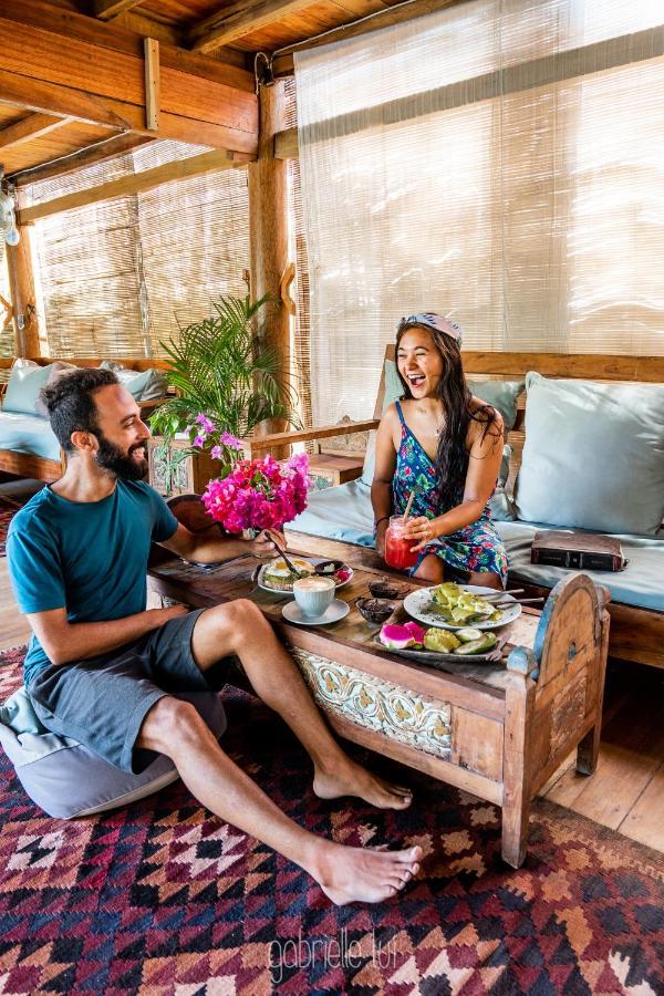 Flowers & Fire Yoga Garden Gili Air Eksteriør billede