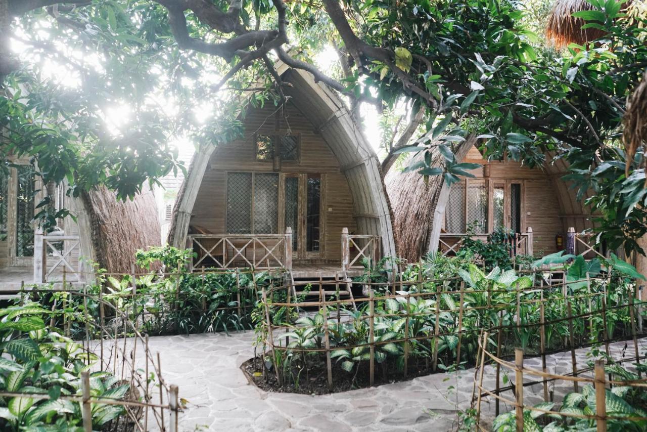Flowers & Fire Yoga Garden Gili Air Eksteriør billede